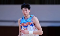 周琦荣膺CBA最佳防守球员，展现出色表现的简单介绍