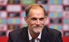 阿尔勒主队主教练调整战术，迎战下一场比赛