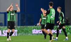 关于萨索洛客场战平克罗托内，积分榜位置不变的信息