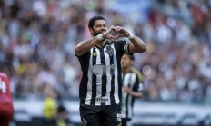 包含胡尔克神勇发挥，助力球队晋级的词条