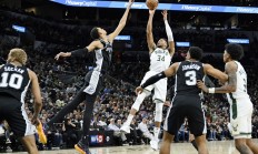 猛龙客场战胜马刺，西亚卡姆砍下分的简单介绍