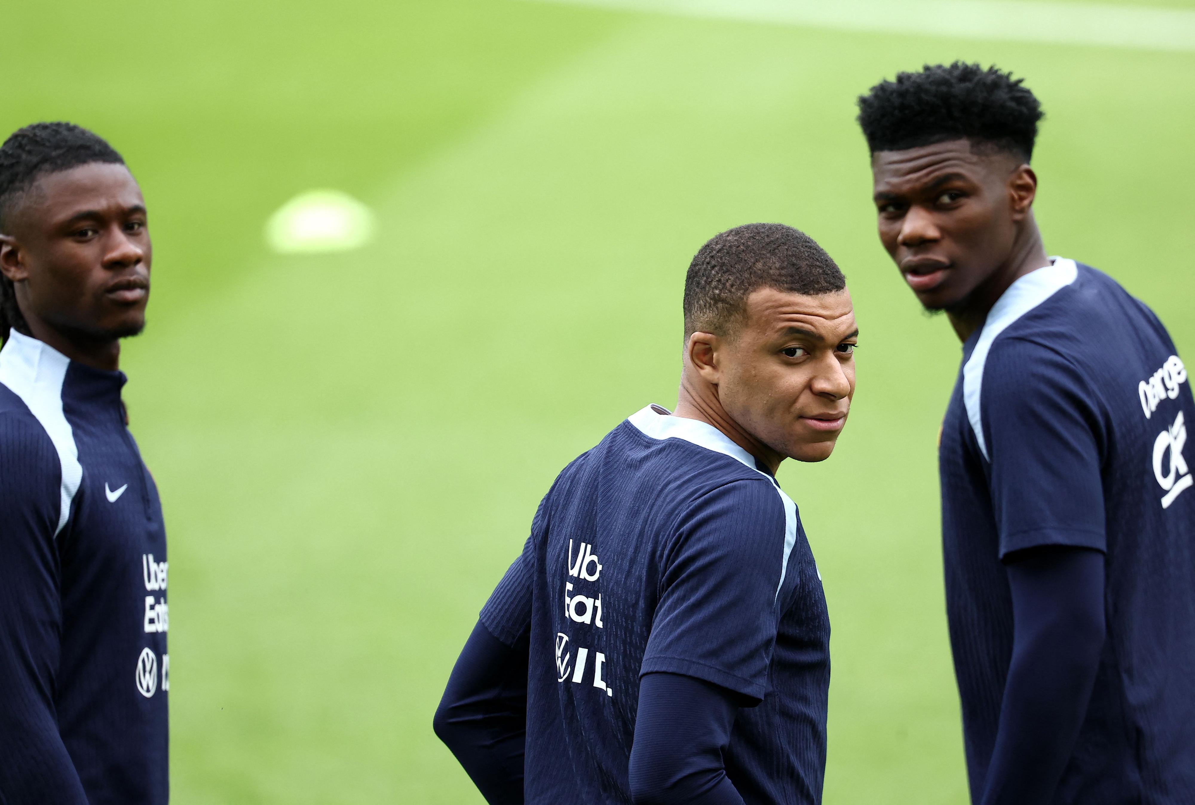 法国职业足球联赛的热门球队有哪些？