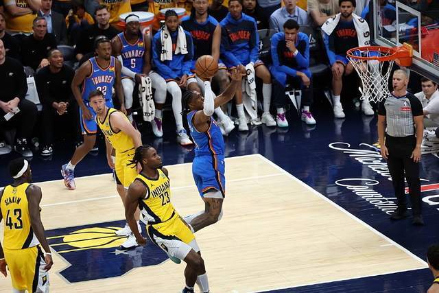 篮网队在客场遭遇步行者的强大反扑 篮网队在客场遭遇步行者的强大反扑