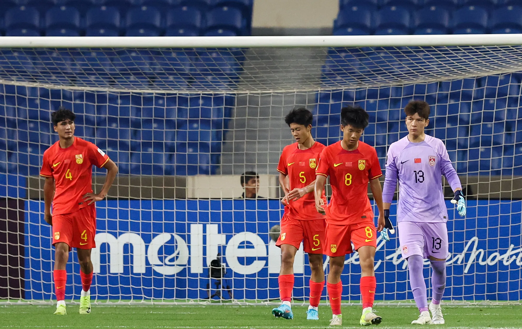 球队新晋球员亮相，场上表现抢眼