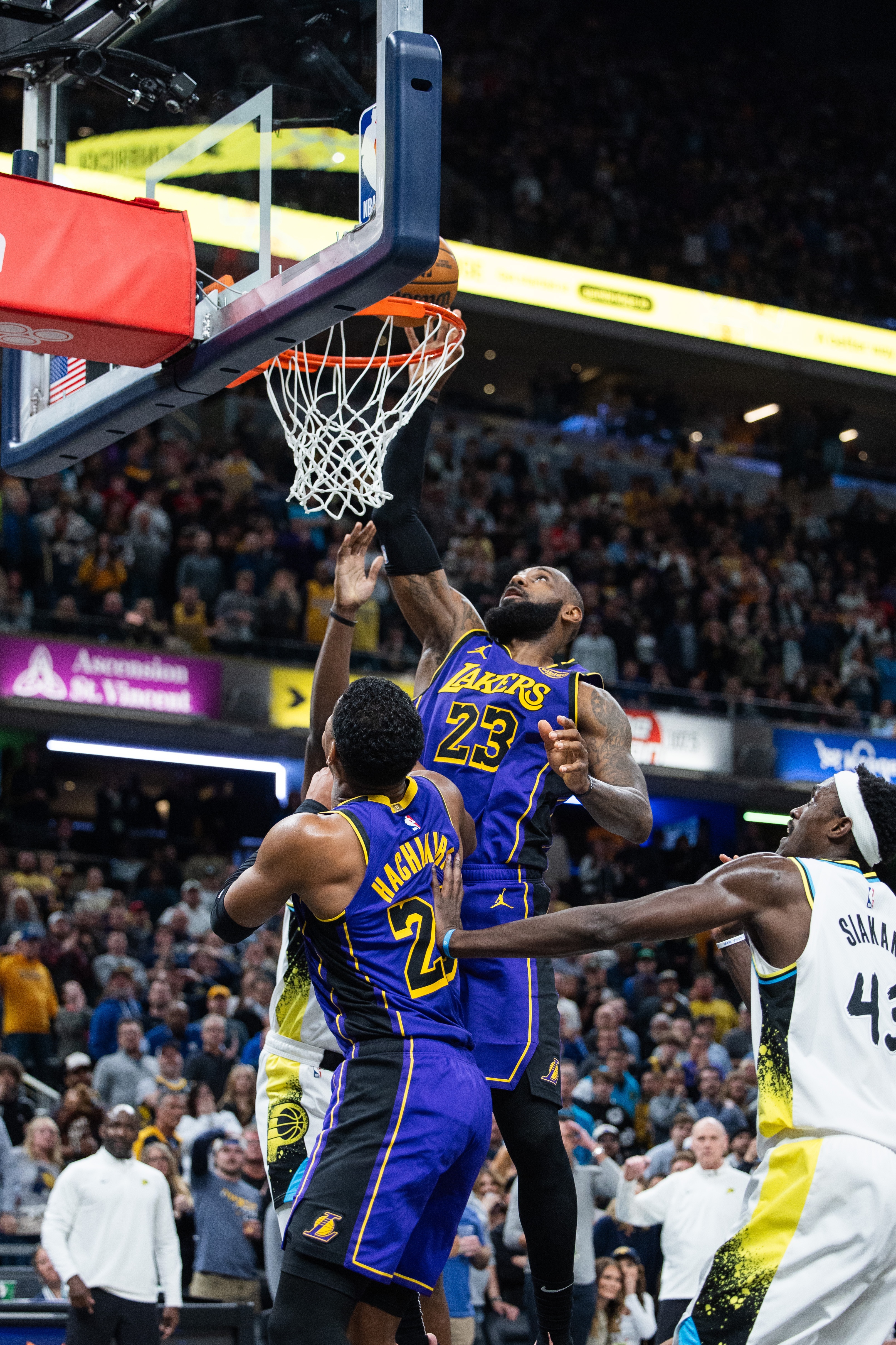 NBA季后赛焦点对决再次上演,悬念迭起 NBA季后赛焦点对决再次上演,悬念迭起