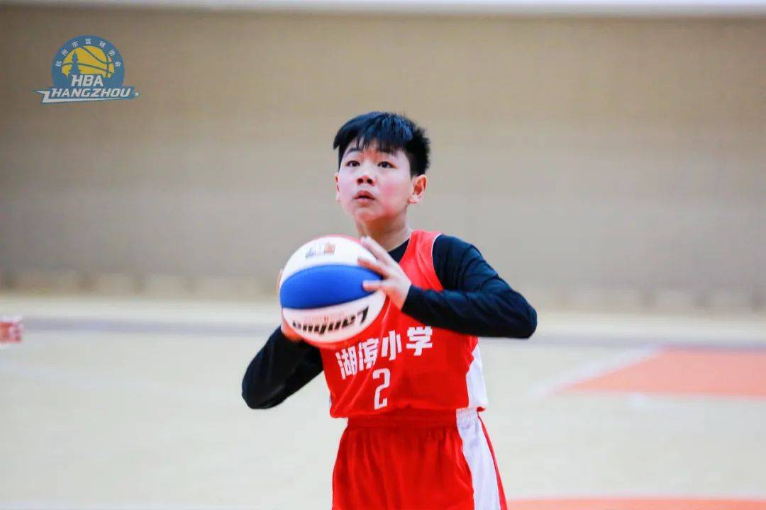 热血比拼!球员斗志昂扬备战重要战役 热血比拼!球员斗志昂扬备战重要战役